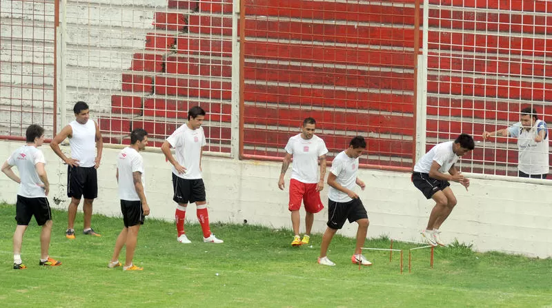 PURO ESFUERZO. El plantel de San Martín entrenó por la mañana en La Ciudadela. LA GACETA / ENRIQUE GALÍNDEZ