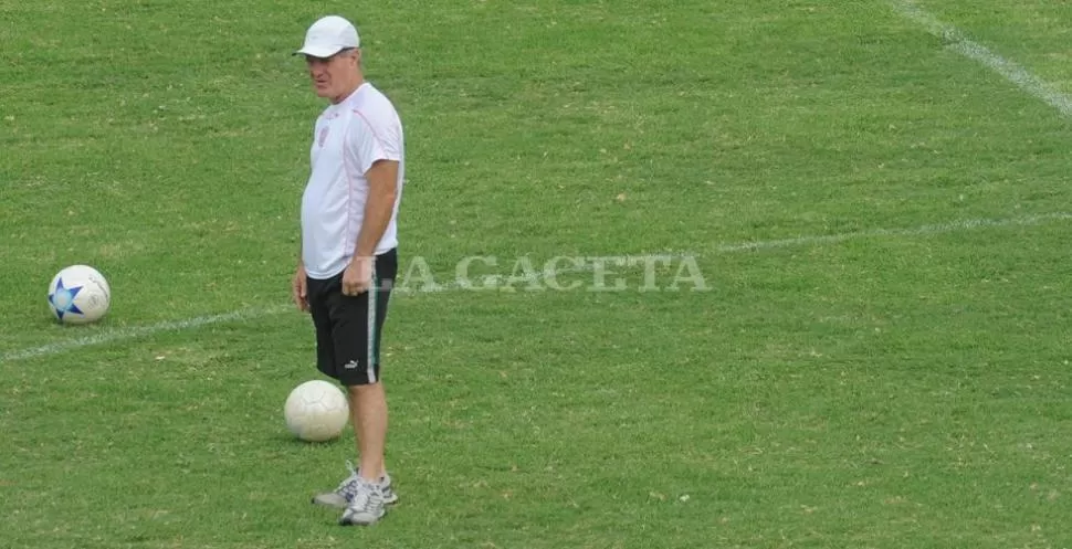 EN APUROS. Cuatro cambios obligados deberá manejar Ramacciotti para visitar al tigre de Ludueña. LA GACETA / EDGARDO GALINDEZ