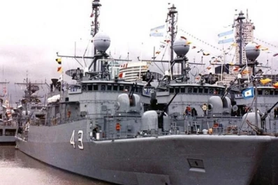 La Armada Argentina niega que la corbeta Espora está demorada en Sudáfrica por una deuda