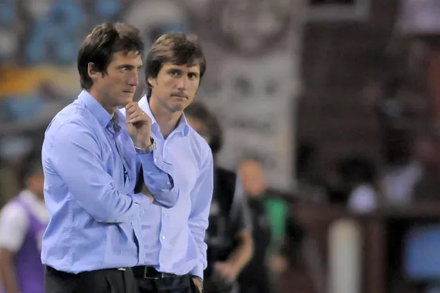 MELLIZOS GANADORES. Los Barros Schelotto llevaron a Lanús a conseguir el séptimo triunfo seguido y a prenderse en la lucha por la punta.  (DyN)