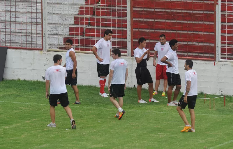 ANTES DE PARTIR. San Martín se entrenó toda la semana en La Ciudadela con miras al duelo de mañana en Rosario.  LA GACETA/ENRIQUE GALÍNDEZ