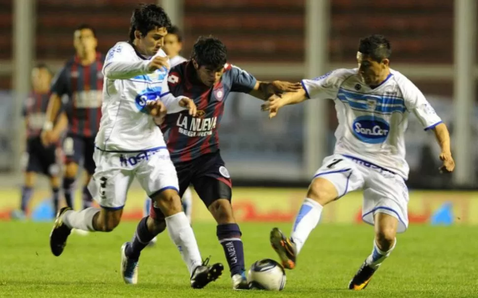 DUELO POR EL PROMEDIO. San Lorenzo y Atlético Rafaela jugarán mañana en el estadio Pedro Bidegain, del barrio porteño del Bajo Flores, a partir de las 18, con el arbitraje de Sergio Pezzotta y será transmitido por la TV Pública.