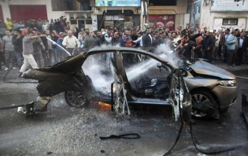 IMPACTO. Un cohete palestino cayó sobre Jerusalem. FOTO TOMAADA DE POLICYMIC.COM