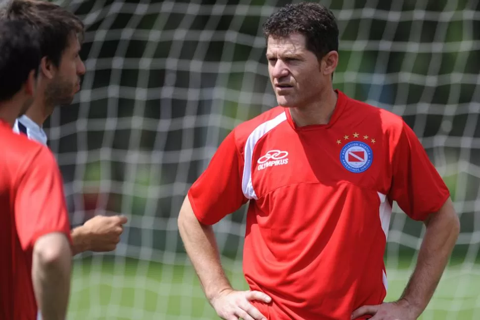 AL TRABAJO. Chucho fue presentado esta mañana ante el plantel del bicho. TELAM