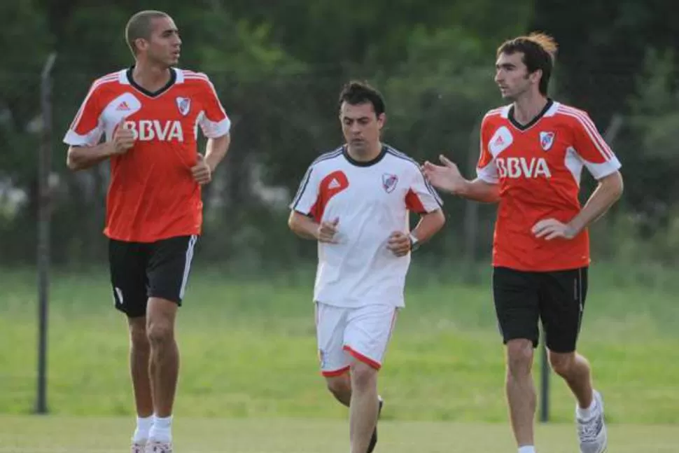 PRACTICA PERSONALIZADA, David Trezeguet y Marcelo Barovero realizaron un trabajo diferenciado durante el entrenamiento realizado hoy en River. Ninguno de los dos llegaría bien al partido del lunes. FOTO TOMADA DE OLE.COM