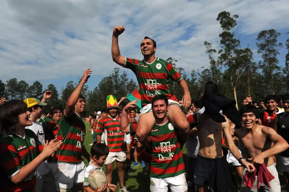 EN ANDAS. Fue la despedida de un grande del rugby tucumano. Tristán Molinuevo jugó su último partido para Huirapuca. 