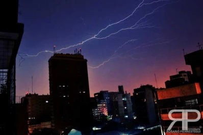 Por poco tiempo, la tormenta dejó varios barrios sin energía eléctrica