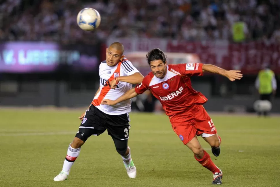 MANO A MANO. En los primeros 40 minutos River y Argentinos no se sacaron ventaja. TELAM