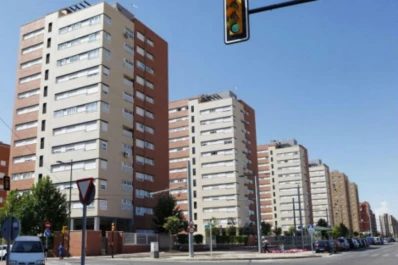 España estudia otorgar permisos de residencia a quienes compren casas