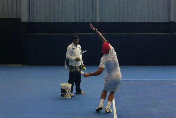 EMPUÑANDO. El español agarró de nuevo una raqueta y se mostró felíz. FOTO TOMADA DE FACEBOOK.COM/NADAL