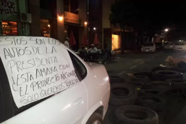 Amaya denunció penalmente a los taxistas que acampan en la Intendencia