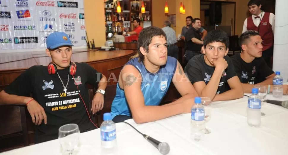 PRESENTACIÓN. Yamil Peralta -con gorra- lidera el equipo que integran Luis Bravo, Germán Benítez y Alan Castaño. LA GACETA / FOTO DE ENRIQUE GALÍNDEZ