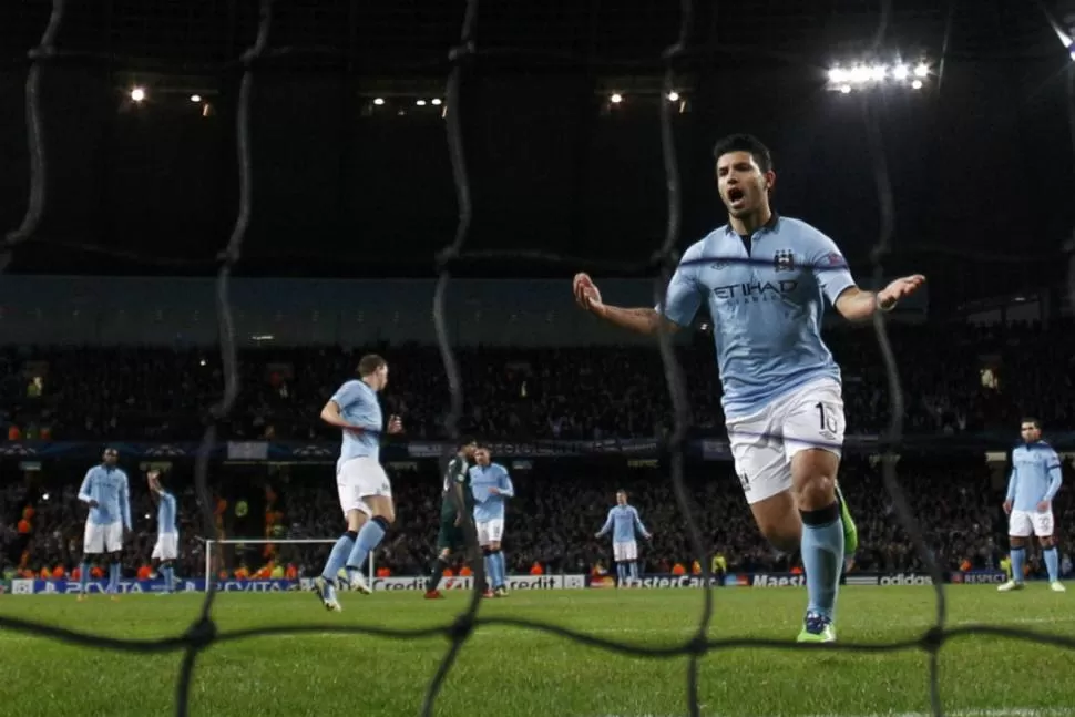 FESTEJO ARGENTINO. El Kun Agüero celebra el gol anota a Real Madrid, que le permitió empatar al Manchester City ante el equipo español. REUTERS