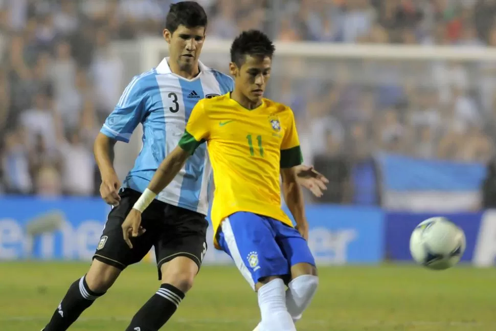 PUNTO FINAL. Neymar anotó el tanto que le permitió a Brasil quedarse con el trofeo. DYN