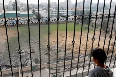 Israel y Hamás mantienen el alto el fuego, en su primer día de tregua