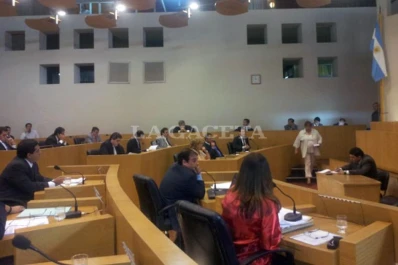 Dos concejales cuestionaron que Alperovich haya rechazado la titularización de 300 docentes