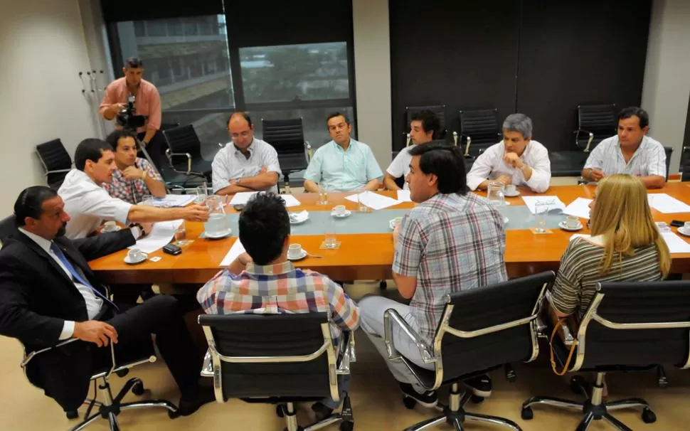 DELIBERACION. Los parlamentarios y los empresarios se reunieron esta mañana. PRENSA LEGISLATURA