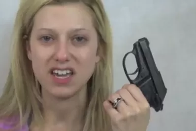 Una joven confiesa que su padre la violó y lo amenaza de muerte en YouTube