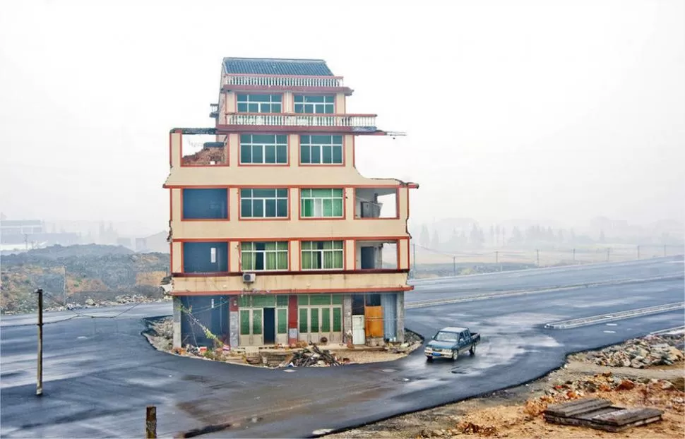 OBSTÁCULOS EN EL CAMINO. Los vecinos lograron hacer oír su voluntad. FOTOS TOMADAS DE ZAICHINA.NET