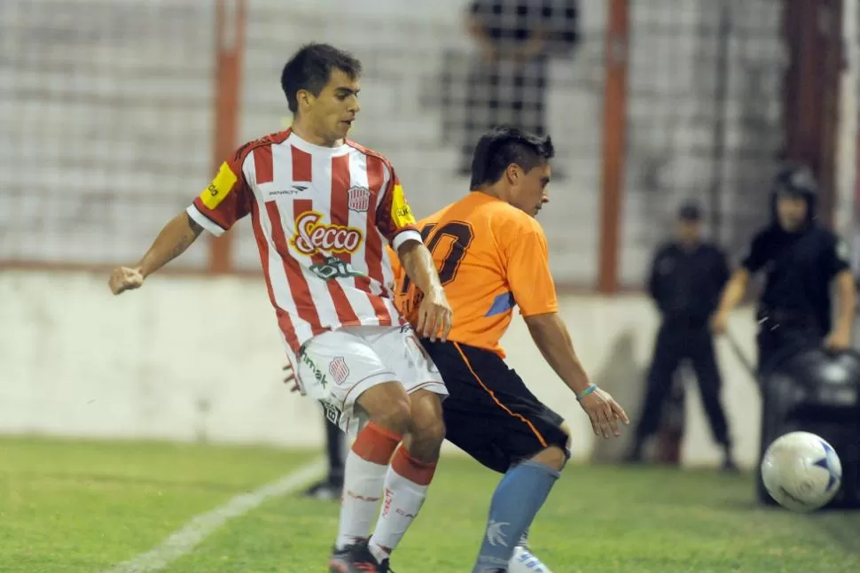 SUPREMACIA SANTA. San Martín le ganó a Famaillá por 3 a 1, en el partido disputado en La Ciudadela. LA GACETA / FOTO DE ENRIQUE GALINDEZ