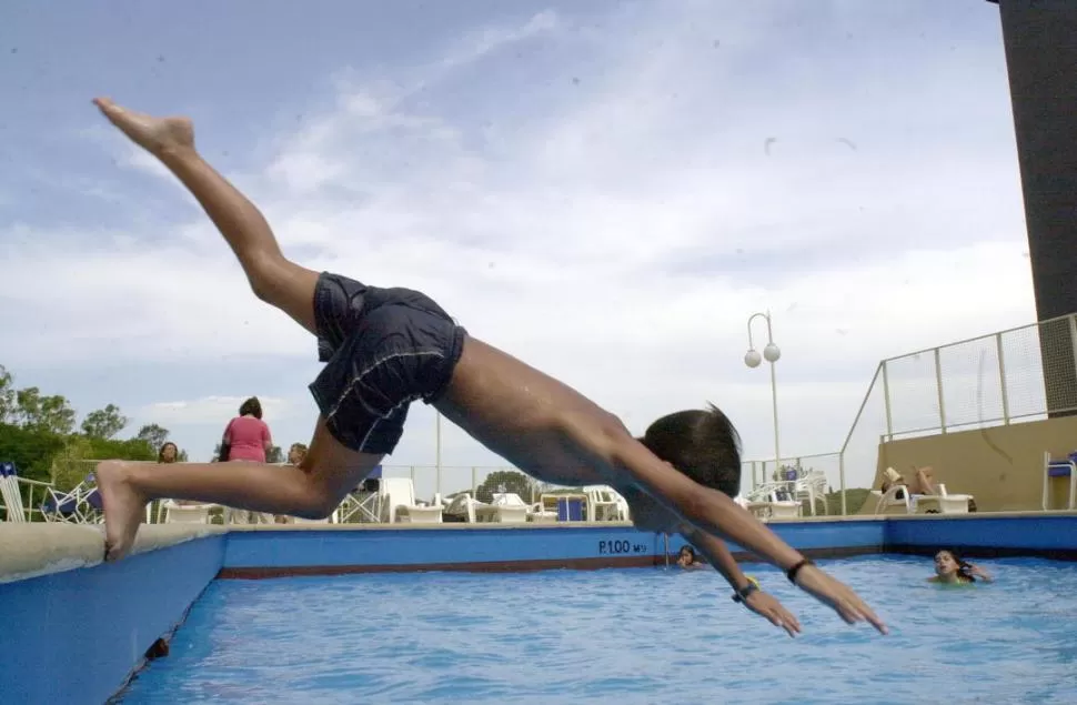 CATALINA´S. La piscina está habilitada al público todos los días -aunque no sean huéspedes-, al igual que el gimnasio. Pileta $ 370; gimnasio $ 290, y ambos $ 550. Por día se paga $ 60. LA GACETA / FOTO DE JUAN PABLO SANCHEZ NOLI (ARCHIVO) 