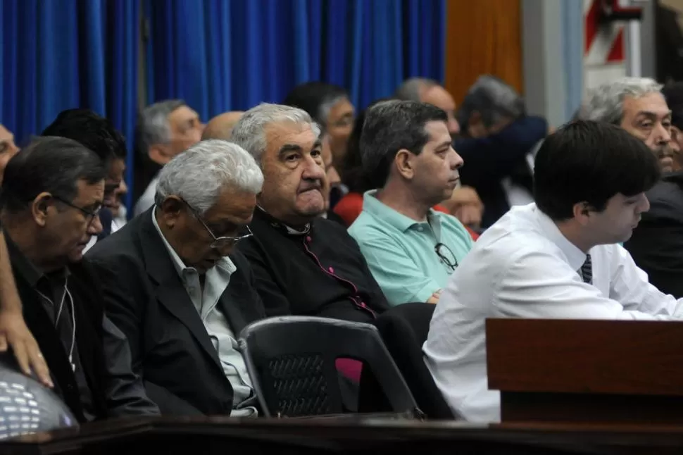 PROTAGONISTAS. De izquierda a derecha, Chuchuy Linares, Mijalchyk y el escribano Benedicto (de chomba verde). LA GACETA / FOTO DE INéS QUINTEROS ORIO