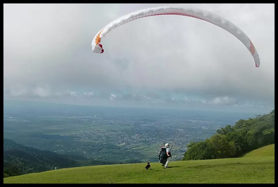 PARAPENTE. Es una de las actividades más promocionadas por los audaces. GENTILEZA DE SERGIO HERRERA