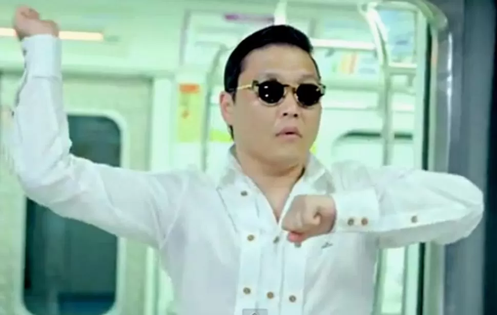 DELIRIO. PSY se encargó de revolucionar a los usuarios de YouTube. IMAGEN DE VIDEO / YOUTUBE.COM