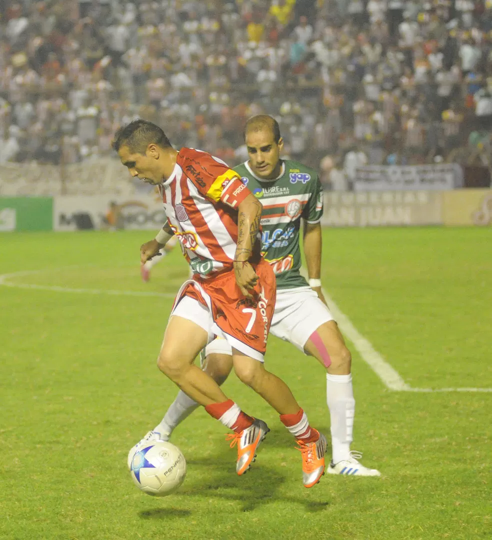 SIN DESBORDE. Gustavo Ibáñez estuvo lejos de ser el jugador desequilibrante de otras jornadas. San Martín lo extrañó. 