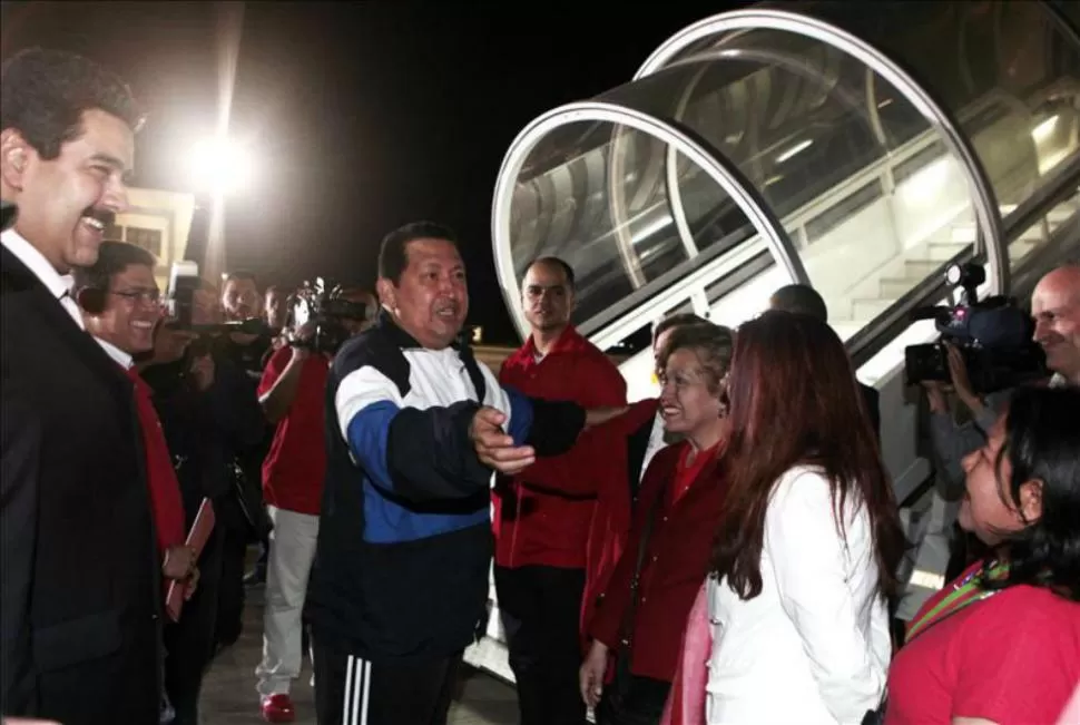 EN TIERRA AMIGA. Chávez arribó a La Habana para el tratamiento en cámara hiperbárica. FOTO TOMADA DE EPA.EU