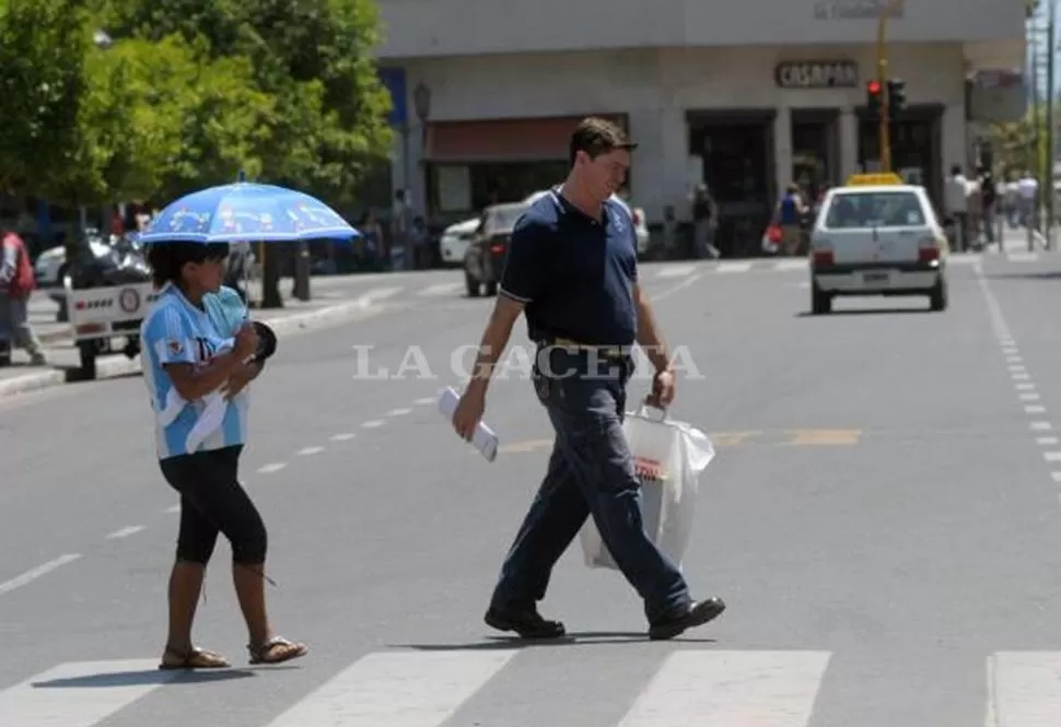 SI LLEGA EL AGUA. El calor podría dar un descanso a los tucumanos. ARCHIVO LA GACETA