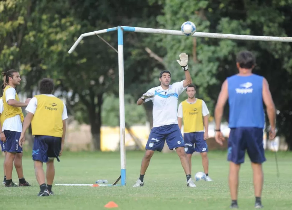 ESTOY LISTO. Ezequiel Cacace jugó ayer para los titulares, que mañana recibirán a Independiente Rivadavia de Mendoza. 