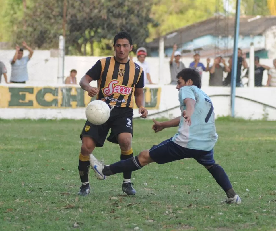 UNA MURALLA EN EL FONDO. Marcos Juárez es una de las figuras de la defensa de Lastenia, equipo que no cosechó ninguna derrota en la segunda fase del torneo. 