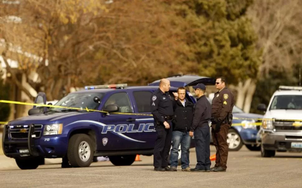 CONTROL. La policía cerró el área mientras duró la investigación. FOTO TOMADA DE TRIB.COM