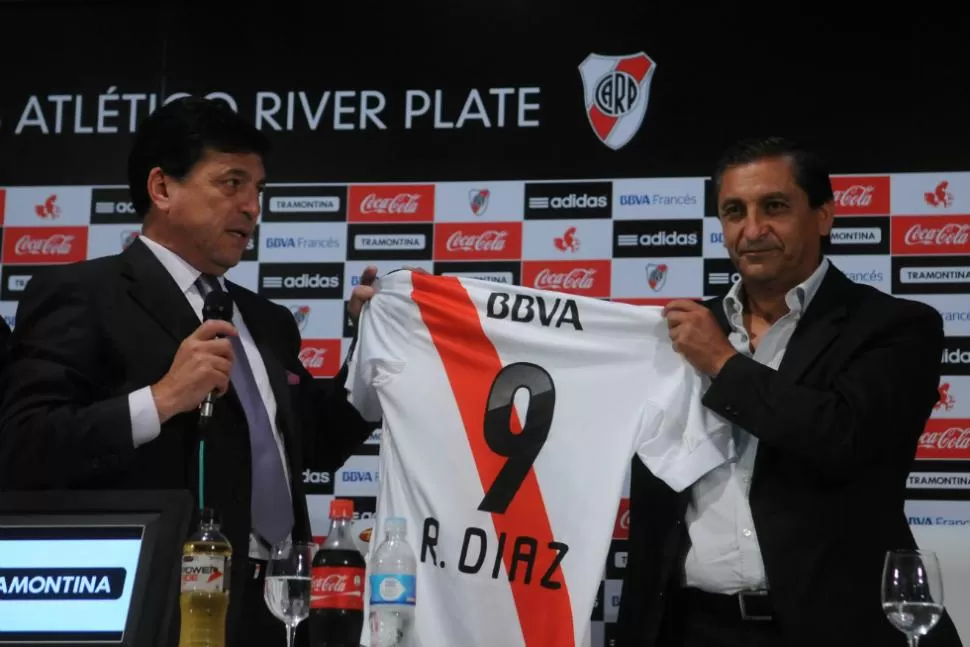 EN RIVER. En Nunca hablamos con un entrenador antes de que Matías se fuera, expresó Passarella en la conferencia donde presentó a Ramón Díaz como nuevo DT. EL titular millonario le pidió a los hinchas que si ganan le dediquen el triunfo a Almeyda. DYN