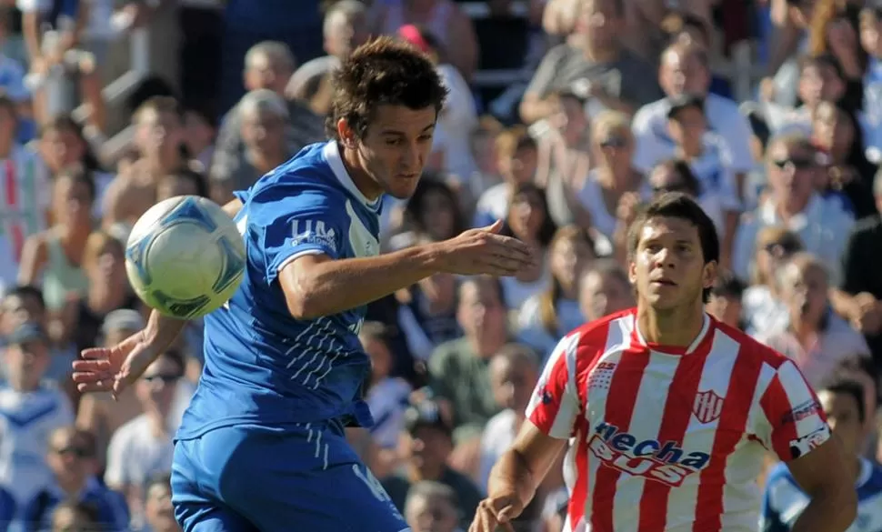 DETERMINANTE. Con sus goles, Ferreyra catapultó a Vélez a lo más alto de la tabla. DYN