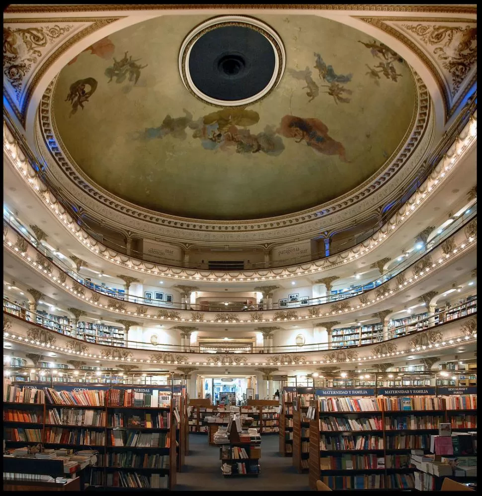 EL TEATRO QUE BAJÓ EL TELÓN PERO CONSERVÓ LA MAGIA. La sucursal porteña  