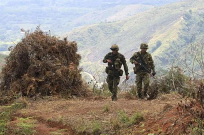 Bombardean un campamento de las FARC en plena negociación de paz