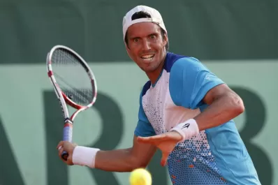 Chela cuelga la raqueta