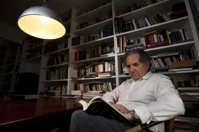 La Ley de Medios hace posible que haya otras voces, otros espacios, consideró Piglia