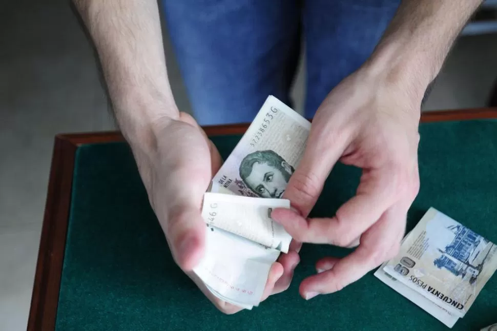 PRIMER PASO. Billetes de 5 pesos. 
