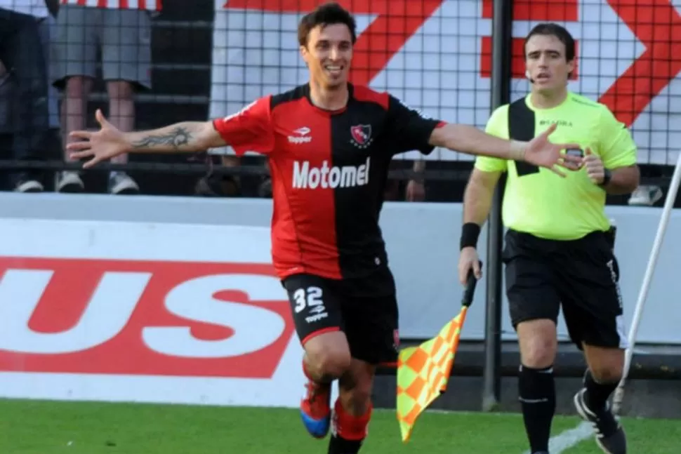 AL MINUTO. El público no se había terminado de acomodar cuando Fabián Muñiz anotó el gol para Newell's. Le gana 1 a 0 a Atlético Rafaela en Rosario.