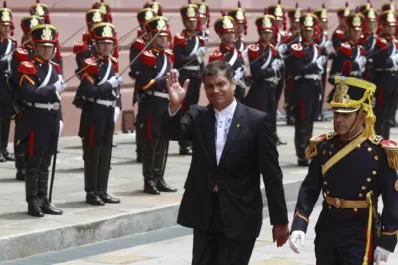 Correa recibió críticas y una invitación de la DAIA, tras sus dichos sobre el atentado a la AMIA
