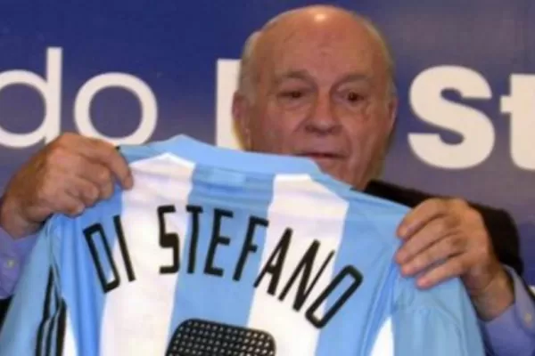 Hace 65 años Di Stéfano debutaba en el seleccionado argentino