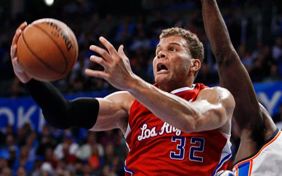 POTENCIA. El ala pivot de los Clippers volvió a convertirse en el jugador más determinante del equipo que conduce Del Negro. REUTERS / ARCHIVO