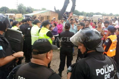 Se vivieron momentos de tensión por un desalojo en La Banda del Río Salí