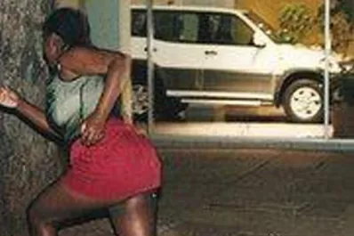 Una mujer huyó al ver el tamaño del miembro de su compañero