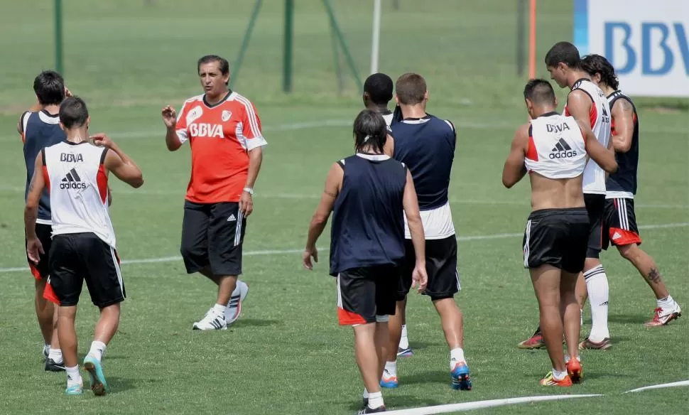 ENSAYO. Ramón Díaz ya tiene prácticamente definido el equipo para enfrentar a San Martín de San Juan, en su debut en el tercer ciclo al frenet de River. DYN