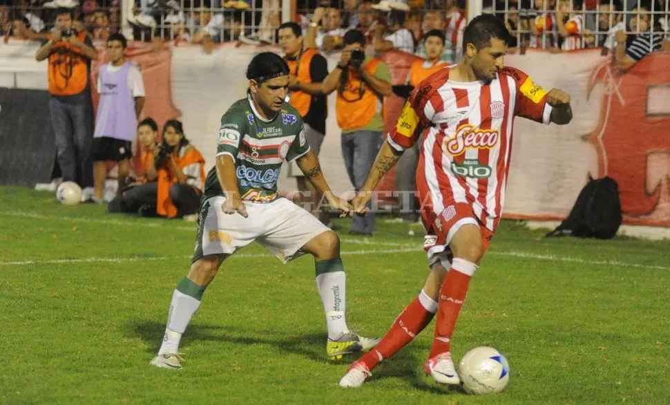 FRENTE A FRENTE. Una vez más Gustavo Balvorín y Juan Cabrera se cruzarán en el campo de juego de La Ciudadela. LA GACETA / ARCHIVO