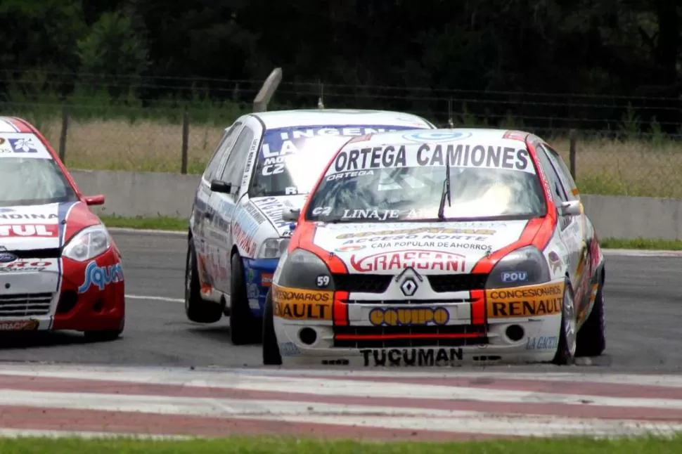 JUNTOS EN LA PISTA. El Renault Clio de Pablo Ortega y el VW Gol de Lucas Mohamed se presentarán esta vez en Toay. 